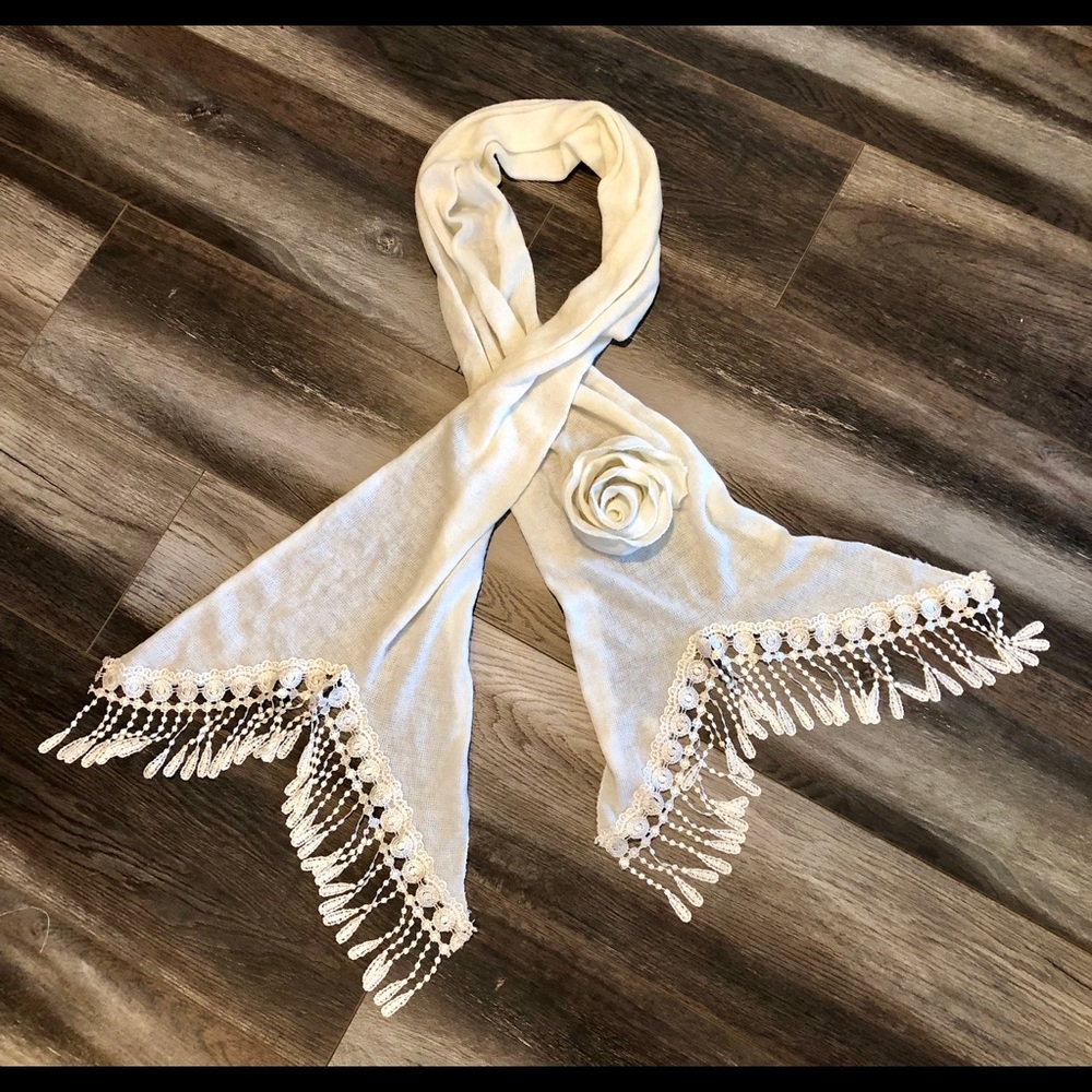 Rosette and lace scarf